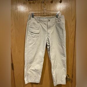 Columbia Size 8 Khakis